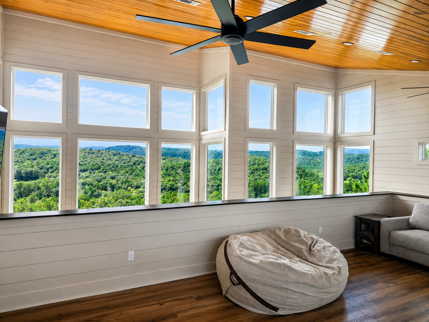 King master suite at Crow's Nest